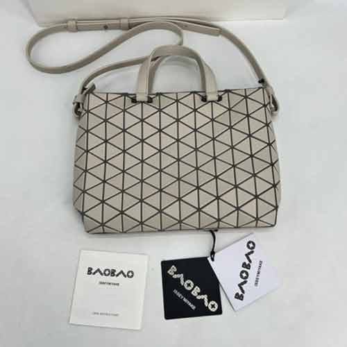 日本名品網(wǎng)三宅一生ISSEY MIYAKE豆腐包波士頓方盒新款酒桶公文包