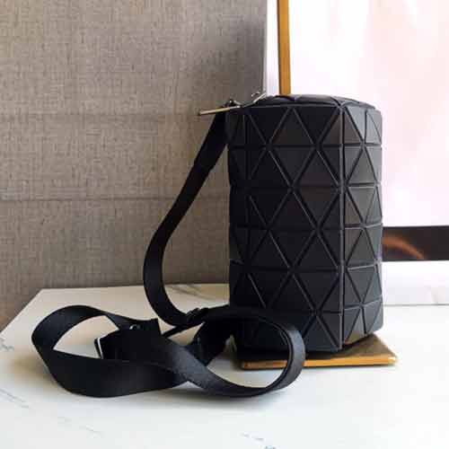 香港代買大品牌三宅一生網紅時尚腰包 枕頭包 百搭in