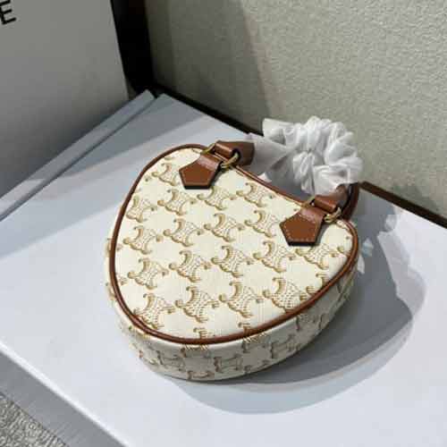 國際品牌限量新年膠囊系列心形手包