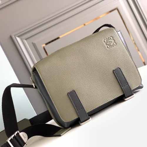 羅意威男包Military寬肩帶牛皮翻蓋郵差包 LOEWE單肩斜挎包