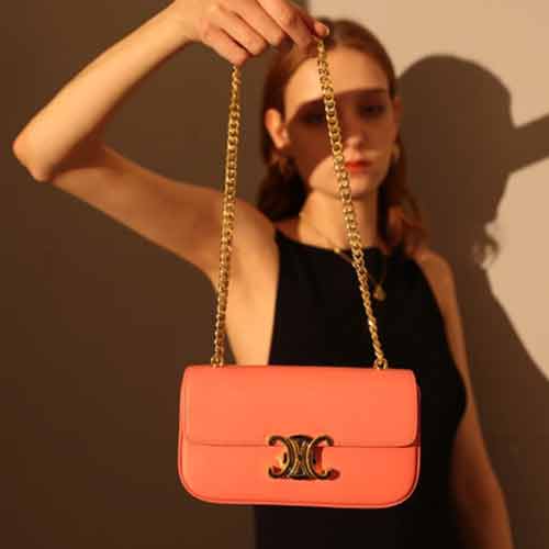 一只粉嫩的凱旋門腋下包！拉滿整個(gè)春天的氛圍感！