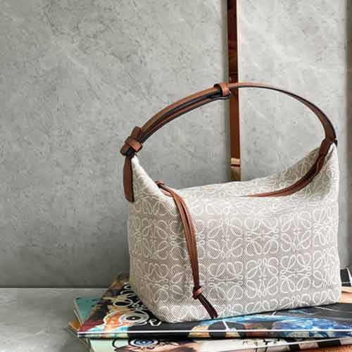 高等感Cubi繡便當包，百搭白T秒變時尚icon腋下包，輕便大容量！