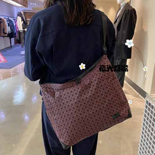 三宅一生腋下包小眾大品牌拼接真皮女包單肩手提枕頭包