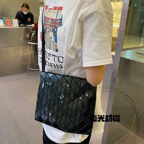 大品牌包包 三宅一生潮牌國際品牌女包斜挎包 禮物送女友