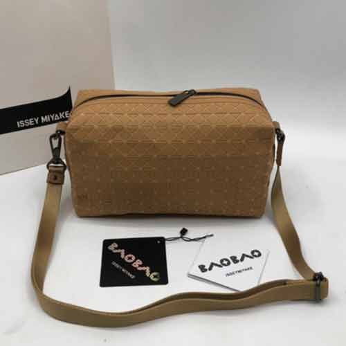 國際名品Issey Miyake斜挎馬鞍包男女休閑包 三宅一生相機包