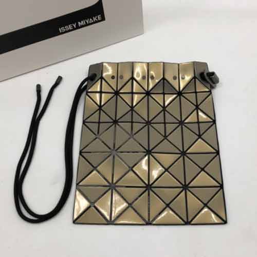 ISSEY MIYAKE三宅一生包包抽繩水桶包小號菱格單肩斜挎包