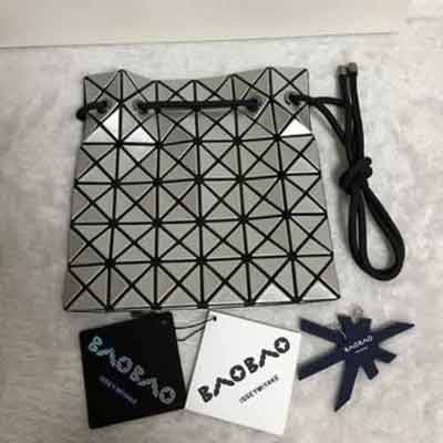 日本代買isseymiyake 三宅一生包包 枕頭包 單肩斜挎包