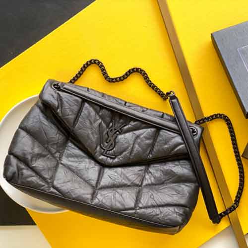 LOULOU PUFFER 絎縫小羊皮包，100%羊皮柔軟，金扣五金別致吸睛