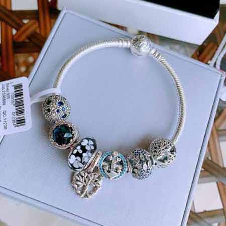 潘多拉手鏈?zhǔn)骤C，抖音網(wǎng)紅直播帶貨，高品質(zhì)鑲嵌工藝