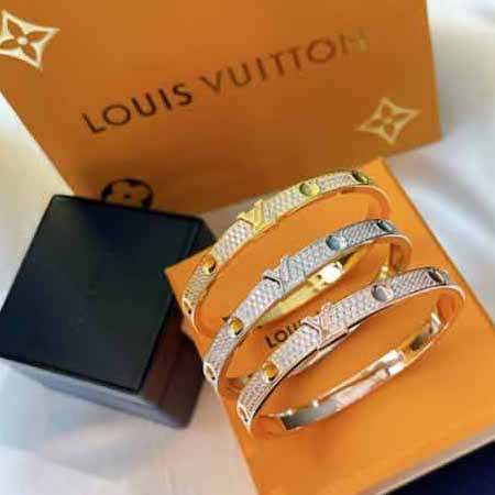 大品牌LV路易威登 滿鉆 字母 bling bling 手鐲 美的