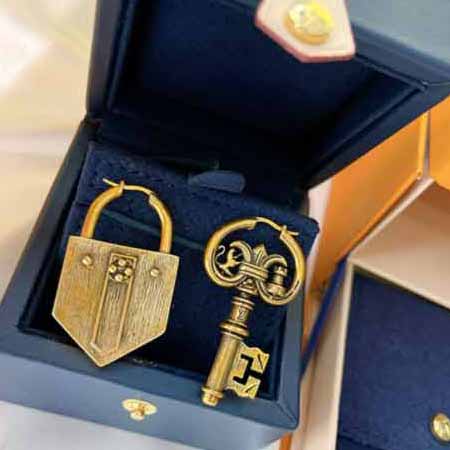 lv澳門官網LOUIS VUITTON 21年黃銅鍍金鎖頭鑰匙