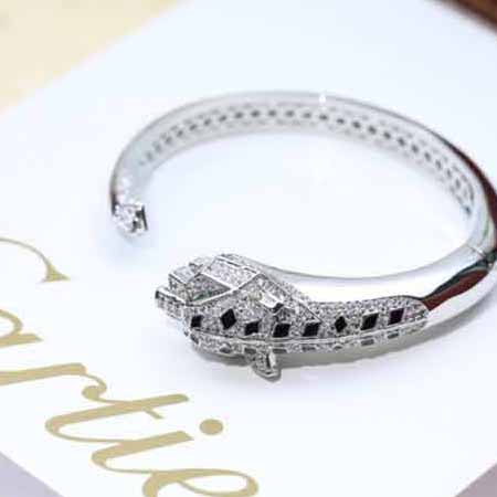 Cartier豹子手鐲，圓形明亮式切割