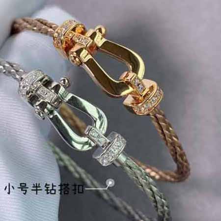 聚名品費(fèi)雷德手鏈女士銀色大品牌高等質(zhì)感簡(jiǎn)約時(shí)尚精致手環(huán)