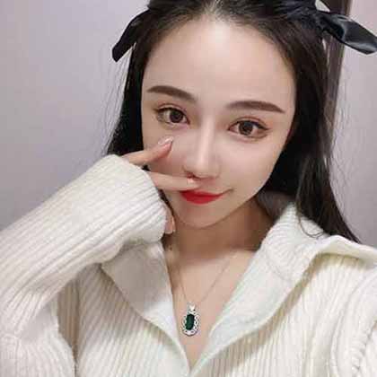 名品折扣網祖母綠項鏈，很顯檔次！