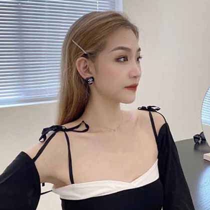 小香官網主推 精工版小香 新 Chanel太陽花字母珍珠耳釘