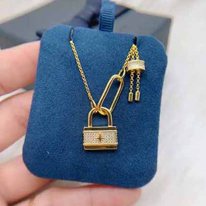 女性飾品網Apm新品流星鎖頭吊墜，女士長項鏈！