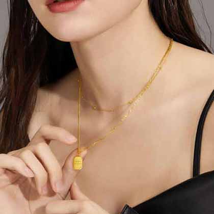 中國奢飾品網(wǎng)周六福巧克力方牌項鏈！