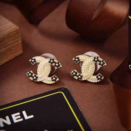 小香CHANE優雅大方雙c珍珠耳釘，時尚又俏皮