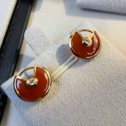 Cartier飾品歐美大品牌個(gè)性時(shí)尚走秀款紅玉髓老卡家經(jīng)典護(hù)身符耳釘