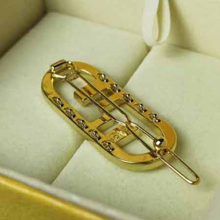 Fendi發(fā)夾見(jiàn)鐘情，第1眼看見(jiàn)它是在