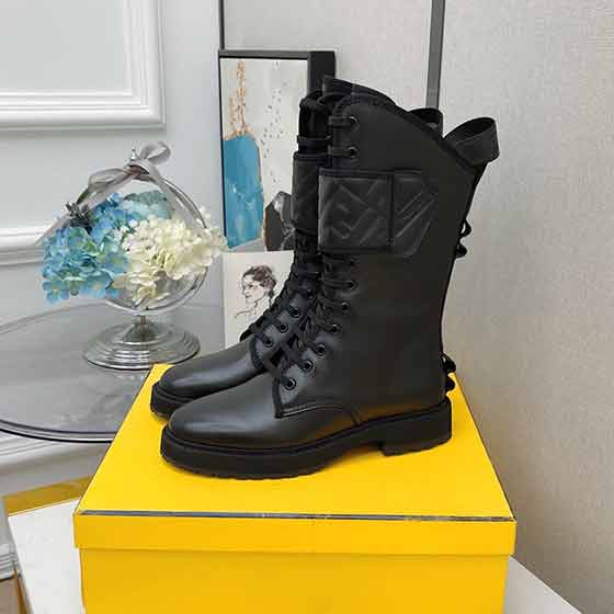 Fend女靴子新款長筒靴，側面拉鏈開