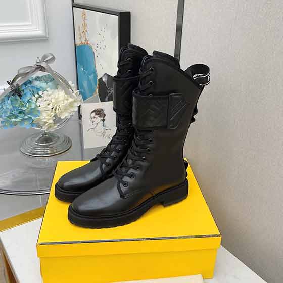 fd芬迪側面拉鏈開合機車靴 魔術