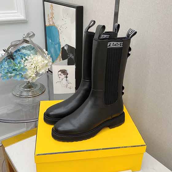 Fend經典襪子彈力中筒靴，秋季新款女靴！