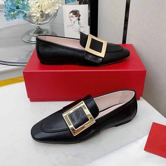 RV側金屬方扣樂福鞋，本款樂福鞋是換季優選單品