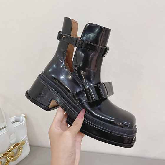 shushuton潮物2022秋冬走秀T臺展示款厚底方頭防水臺短靴！