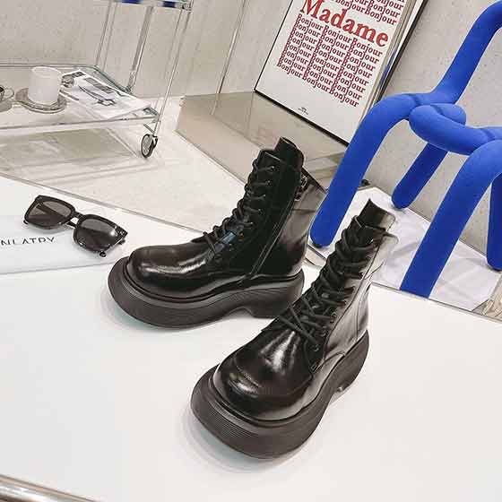 出小眾精品女靴子新款長筒靴高跟，真皮短女靴