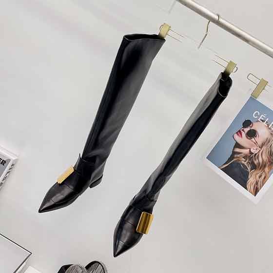 吉爾桑達(JIL SANDER)高等感十足的設計走入大眾視野。