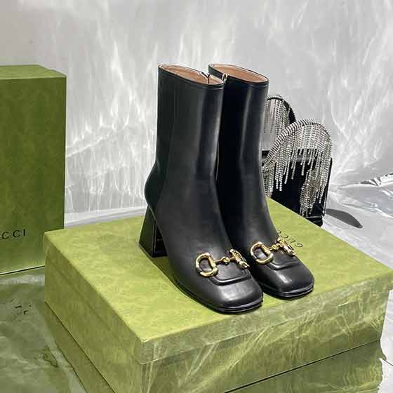 GUCC經(jīng)典靴型+英倫拼色設計，經(jīng)典耐看高跟中筒靴