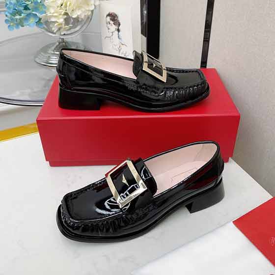 RV女款皮鞋，新款Preppy Viv漆皮樂(lè)福鞋！