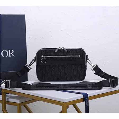 Dior經(jīng)典元素與現(xiàn)代摩登設(shè)計(jì)精良