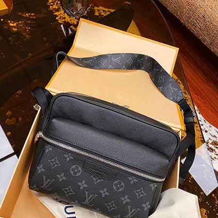 國際品牌男士商務休閑男包LV OUTDOOR 郵差包M