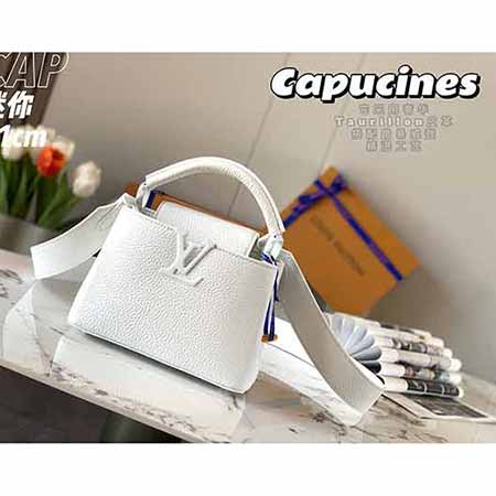 路易威登白色槍扣點綴Taurillon皮革Capucines