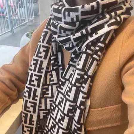 FENDI客什米爾高等羊絨圍巾，非常吸睛，超級女神范！