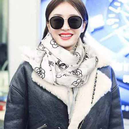 小香圍巾女冬季大品牌百搭生日禮物送媽媽款白色高等感羊絨圍脖