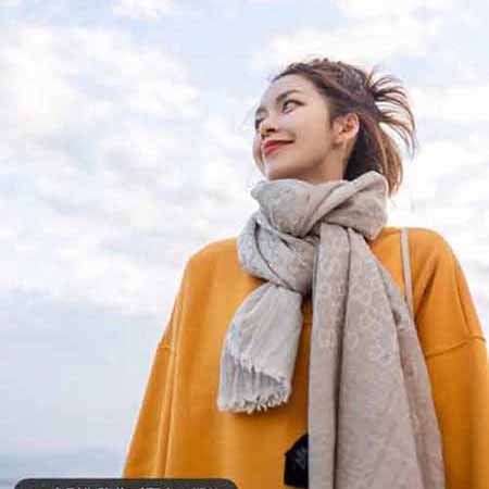 Gucci專柜的常青樹款冬季經典雙G提花圖案時尚圍巾