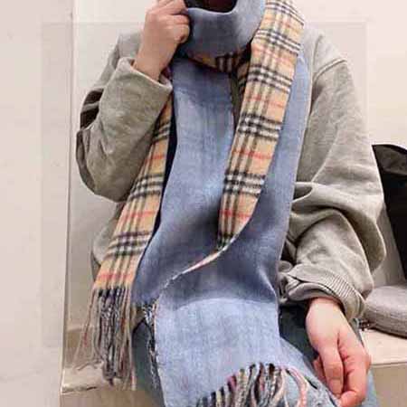 巴寶莉格子圍巾 反面純 正面格子經典look
