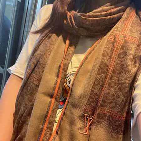 LV新款駝色羊毛圍巾女冬季純色大品牌羊絨圍脖生日禮物