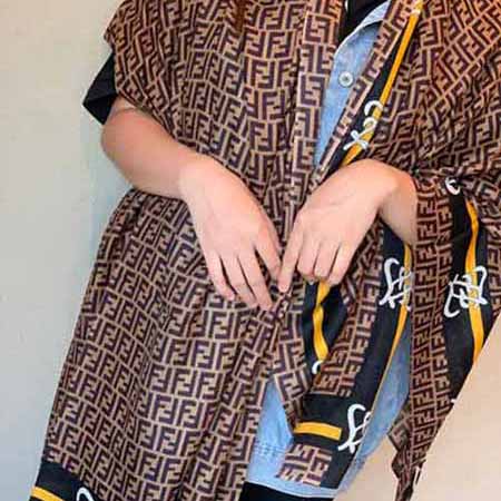 芬迪秋冬新款女士山羊絨針織披肩圍巾，FF全幅邊條紋長巾！