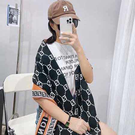 FENDI羊絨質感圍巾女長款高等感大品牌百搭外搭披肩