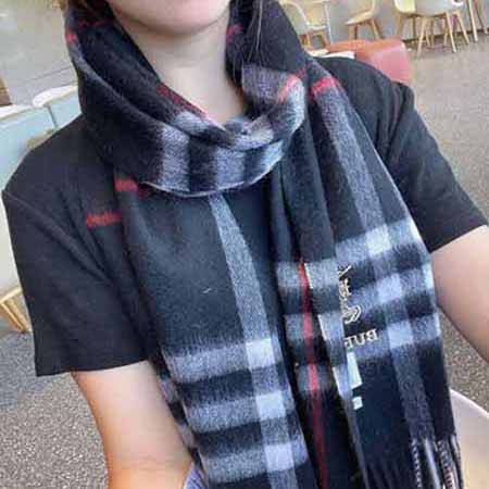 Burberry萬年經(jīng)典巴格戰(zhàn)馬系列小圍巾