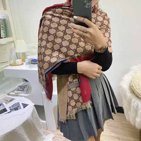 Gucci新款女士圍巾，鏈條漸變羊絨圍巾！