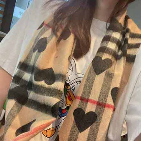 巴寶莉女士圍巾披肩，桃心設(shè)計(jì)超級(jí)Q 用的活性印染工藝