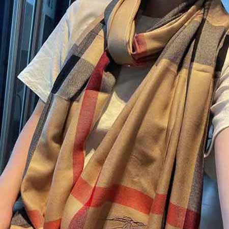 新款巴寶莉格子圍巾秋冬季加厚披肩保暖圍巾 女士圍巾