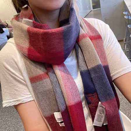 秋冬季拼色百搭羊絨圍巾 巴寶莉加厚保暖加長女士披肩兩用超大披風