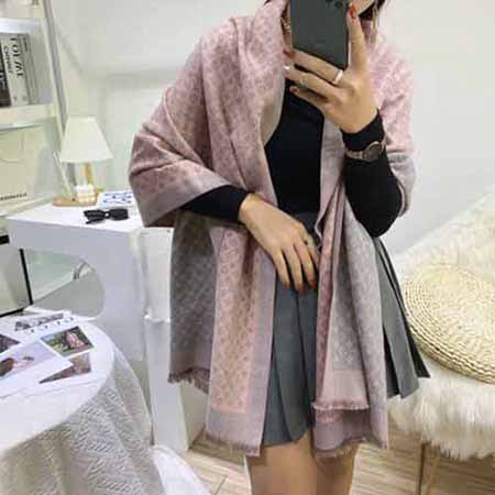 太美了色彩！Louis Vuitton路易威登羊絨百搭披肩女士秋冬保暖圍巾