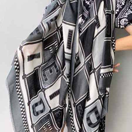 芬迪披肩女夏外搭護肩保暖圍脖兩用長款秋冬季羊絨圍巾